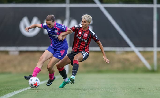 GER, Frankfurt, Eintracht Frankfurt vs Mainz 05, Vorbereitung, Fussball, DFB, Spielzeit 2026 2027, Deutsche Bank Park Platz 4, Testspiel im Bild v.l.: Kara Bathmann (Mainz 05 Frauen 4), Sara Doorsoun (Eintracht Frankfurt Frauen 23), Zweikampf DFB DFL REGULATIONS PROHIBIT ANY USE OF PHOTOGRAPHS AS IMAGE SEQUENCES AND OR QUASI-VIDEO, 15.07.2026 *** GER, Frankfurt, Eintracht Frankfurt vs. Mainz 05, Preseason, Soccer, DFB, 2026–2027 Season, Deutsche Bank Park, 4th Row, Friendly Match (Pictured, from left): Kara Bathmann, Mainz 05 Women’s Team 4, Sara Doorsoun, Eintracht Frankfurt Women’s Team 23, tackle. DFB and DFL regulations prohibit any use of photographs as image sequences and or quasi-video. July 15, 2026 Copyright: HMBxMedia HendrikxHamelau