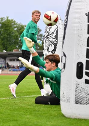 15.07.2026 - Fussball - 2. Bundesliga - Saison 2026 2027 - SpVgg Greuther Fürth Fuerth - Trainingslager Bad Wörishofen - - xwoxzix - Florian Hellstern (1, SpVgg Greuther Fürth , hinten ) *** July 15, 2026 Soccer 2. Bundesliga 2026–2027 Season SpVgg Greuther Fürth Fürth Training Camp in Bad Wörishofen xwoxzix Florian Hellstern 1, SpVgg Greuther Fürth, in the back