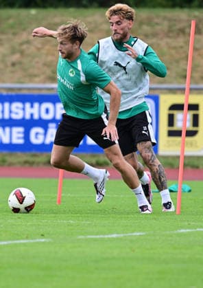 15.07.2026 - Fussball - 2. Bundesliga - Saison 2026 2027 - SpVgg Greuther Fürth Fuerth - Trainingslager Bad Wörishofen - - xwoxzix - Jannik Dehm ( 23, SpVgg Greuther Fürth ) Ole Pohlmann (10, SpVgg Greuther Fürth ) *** July 15, 2026 Soccer 2. Bundesliga 2026–2027 Season SpVgg Greuther Fürth Fürth Training Camp Bad Wörishofen xwoxzix Jannik Dehm 23, SpVgg Greuther Fürth Ole Pohlmann 10, SpVgg Greuther Fürth