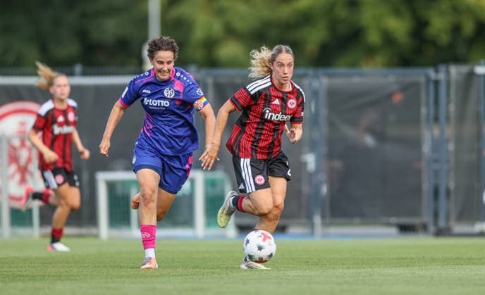 GER, Frankfurt, Eintracht Frankfurt vs Mainz 05, Vorbereitung, Fussball, DFB, Spielzeit 2026 2027, Deutsche Bank Park Platz 4, Testspiel im Bild v.l.: Anna Lotte Donner (Mainz 05 Frauen 15), Danique Tolhoek (Eintracht Frankfurt Frauen 18) DFB DFL REGULATIONS PROHIBIT ANY USE OF PHOTOGRAPHS AS IMAGE SEQUENCES AND OR QUASI-VIDEO, 15.07.2026 *** GER, Frankfurt, Eintracht Frankfurt vs. Mainz 05, Preseason, Soccer, DFB, 2026–2027 Season, Deutsche Bank Park, Seat 4, Friendly Match: Pictured from left: Anna Lotte Donner, Mainz 05 Women’s Team, 15, Danique Tolhoek, Eintracht Frankfurt Women’s U-18, DFB, DFL. REGULATIONS PROHIBIT ANY USE OF PHOTOGRAPHS AS IMAGE SEQUENCES AND OR QUASI-VIDEO. July 15, 2026 Copyright: HMBxMedia HendrikxHamelau