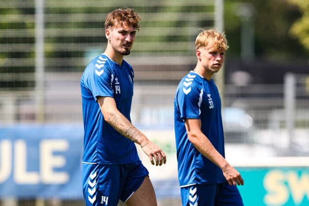 Tony Reitz (l.,1. FC Magdeburg,14) und Leon Mergner (1.FC Magdeburg,33) - 2. Fußball Bundesliga Saison 2026-2027 Training 1. FC Magdeburg an der Avnet Arena in Magdeburg - Fußball,Mann,Männer,Deutschland,15.07.2026 *** Tony Reitz (1), 1. FC Magdeburg (14), and Leon Mergner (1), 1. FC Magdeburg (33), 2026–2027 Bundesliga season, 1. FC Magdeburg training at the Avnet Arena in Magdeburg, soccer, man,Men, Germany, July 15, 2026