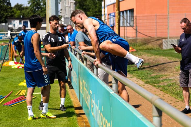 Alexander Ahl Holmström (1. FC Magdeburg,11) kommt zum Aufbautraining - 2. Fußball Bundesliga Saison 2026-2027 Training 1. FC Magdeburg an der Avnet Arena in Magdeburg - Fußball,Mann,Männer,Deutschland,15.07.2026 *** Alexander Ahl Holmström of 1. FC Magdeburg, No. 11, arrives for a training session ahead of the 2026–2027 Bundesliga season at the Avnet Arena in Magdeburg. Soccer, man, men, Germany, July 15, 2026