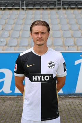 Carlo Sickinger; SV 07 Elversberg; 1.BL, Porträttermin 2026 2027, Elversberg Ursapharm-Arena an der Kaiserlinde Saarland Deutschland (DEU) *** Carlo Sickinger, SV 07 Elversberg 1 BL, Photo Shoot 2026–2027, Elversberg Ursapharm Arena at the Kaiserlinde, Saarland, Germany (DEU) Copyright: xSebastianxBachx