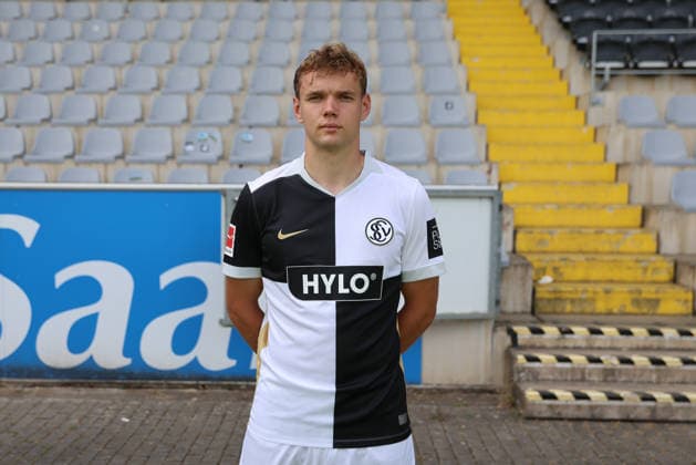 Lasse Günther; SV 07 Elversberg; 1.BL, Porträttermin 2026 2027, Elversberg Ursapharm-Arena an der Kaiserlinde Saarland Deutschland (DEU) *** Lasse Günther SV 07 Elversberg 1 BL, Photo Shoot 2026–2027, Elversberg Ursapharm Arena at the Kaiserlinde, Saarland, Germany, DEU Copyright: xSebastianxBachx