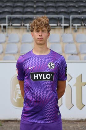 Elias Etringer; SV 07 Elversberg; 1.BL, Porträttermin 2026 2027, Elversberg Ursapharm-Arena an der Kaiserlinde Saarland Deutschland (DEU) *** Elias Etringer, SV 07 Elversberg 1 BL, Photo Shoot 2026–2027, Elversberg Ursapharm Arena at the Kaiserlinde, Saarland, Germany (DEU) Copyright: xSebastianxBachx