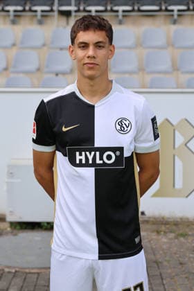 Frederik Schmahl; SV 07 Elversberg; 1.BL, Porträttermin 2026 2027, Elversberg Ursapharm-Arena an der Kaiserlinde Saarland Deutschland (DEU) *** Frederik Schmahl, SV 07 Elversberg 1 BL, Photo Shoot 2026–2027, Elversberg Ursapharm Arena at the Kaiserlinde, Saarland, Germany (DEU) Copyright: xSebastianxBachx