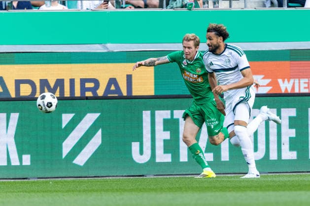 SOCCER - Rapid vs Panathinaikos, test match VIENNA,AUSTRIA,15.JUL.26 - SOCCER - ADMIRAL Bundesliga, Super League, SK Rapid Wien vs Panathinaikos Athen, test match. Image shows Tonni Adamsen (Rapid) and Ahmed Touba (Panathinaikos).  GEPAxpictures xPhilippxBrem