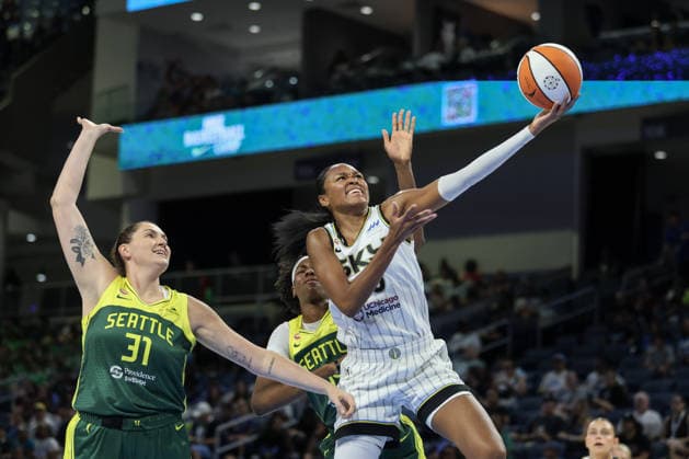 CHICAGO, USA - July 15: Azura Stevens (30 Chicago Sky) attempts a layup during the game between the Chicago Sky and Seattle Storm at Wintrust Arena on Wednesday, July 15 in Chicago, USA  Copyright: xShainaxBenhiyoun SPPx Sportspressphoto_SPR191086