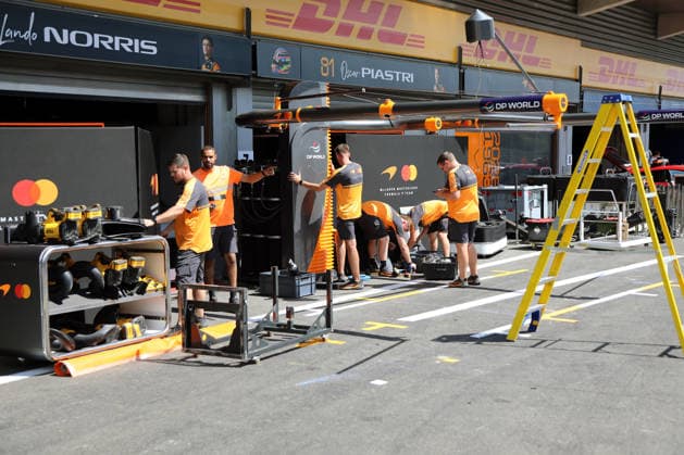 Formel 1 Grosser Preis von Belgien 2026 Formel 1 Grosser Preis von Belgien 2026 - Spa-Francorchamps 16. - 19.07. 2026 Mittwoch Im Bild: Einrichten der Mc Laren Boxen *** 2026 Formula 1 Belgian Grand Prix 2026 Formula 1 Belgian Grand Prix Spa-Francorchamps July 16, 2026, Wednesday In the Photo: Setting Up the McLaren Pits Copyright: xBEAUTIFULxSPORTS Bernhardtx