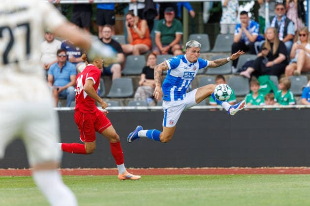 Sport Bilder des Tages Niklas Kölle; GER, FC Hansa Rostock vs. Greifswalder FC, Fußball, Männer, 3. Liga, Testspiel, Spielzeit 2026 2027, 15.07.2026 Neuruppin Volksparkstadion Brandenburg Deutschland *** Niklas Kölle (GER), FC Hansa Rostock vs. Greifswalder FC, Soccer, Men, 3rd Division, Friendly Match, 2026–2027 Season, July 15, 2026, Neuruppin Volksparkstadion, Brandenburg, Germany