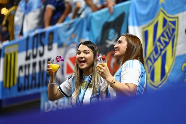 Argentina fans ahead of kick-off England v Argentina, 2026 FIFA World Cup, WM, Weltmeisterschaft, Fussball Semi Final, Football, Atlanta Stadium, Atlanta, Georgia, USA - 15 Jul 2026Atlanta Atlanta Stadium Georgia (GA) United States of America  Copyright: xMichaelxZemanek Shutterstockx 16992756o