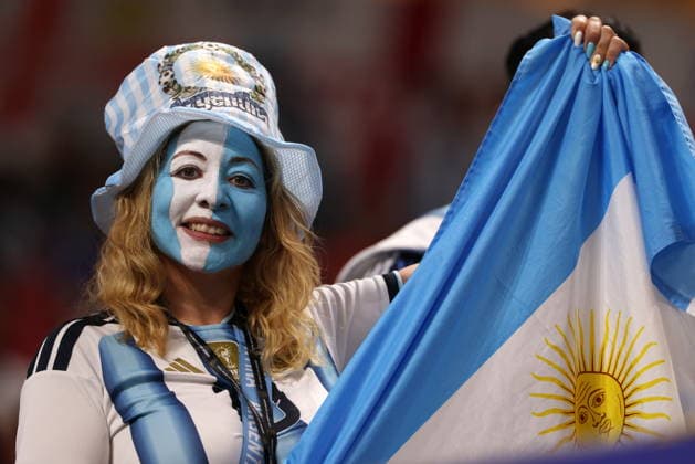 FIFA World Cup, WM, Weltmeisterschaft, Fussball 2026 semifinals - England vs Argentina A supporter of Argentina poses for a picture ahead of the FIFA World Cup 2026 semifinals match England against Argentina, in Atlanta, Georgia, USA, 15 July 2026. ATLANTA United States  Copyright: xOLGAxFEDOROVAx