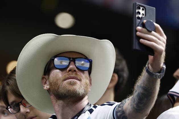 FIFA World Cup, WM, Weltmeisterschaft, Fussball 2026 semifinals - England vs Argentina A supporter of Argentina before the FIFA World Cup 2026 semifinals match England against Argentina, in Atlanta, USA, 15 July 2026. ATLANTA United States  Copyright: xWILLxOLIVERx