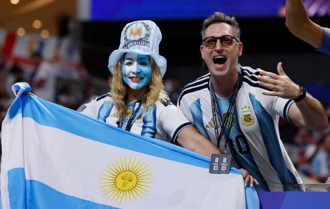 England v Argentina: Semi Final - FIFA World Cup, WM, Weltmeisterschaft, Fussball 2026 Argentina fans with flag before the FIFA World Cup 2026 Semi Final match between England and Argentina at Atlanta Stadium on July 15, 2026 in Atlanta, United States. Atlanta Atlanta Stadium GA United States Copyright: xAllstarxPicturexLibraryxLtdx