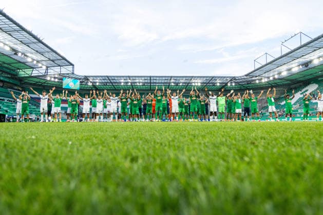SOCCER - Rapid vs Panathinaikos, test match VIENNA,AUSTRIA,15.JUL.26 - SOCCER - ADMIRAL Bundesliga, Super League, SK Rapid Wien vs Panathinaikos Athen, test match. Image shows the rejoicing of both teams.  GEPAxpictures xPhilippxBrem