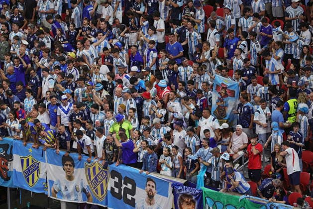 FIFA World Cup, WM, Weltmeisterschaft, Fussball 2026 semifinals - England vs Argentina Fans of Argentina cheer in the stands ahead of the FIFA World Cup 2026 semifinals match England against Argentina, in Atlanta, USA, 15 July 2026. ATLANTA United States  Copyright: xCRISTOBALxHERRERA-ULASHKEVICHx