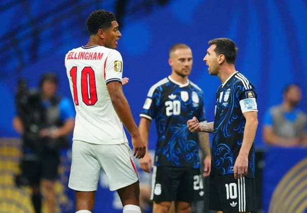 Jude Bellingham of England and Lionel Messi of Argentina England v Argentina, 2026 FIFA World Cup, WM, Weltmeisterschaft, Fussball Semi Final, Football, Atlanta Stadium, Atlanta, Georgia, USA - 15 Jul 2026Atlanta Atlanta Stadium Georgia (GA) United States of America  Copyright: xJavierxGarcia Shutterstockx 16992264ba