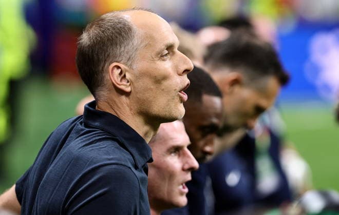 FIFA World Cup, WM, Weltmeisterschaft, Fussball 2026 semifinals - England vs Argentina England s head coach Thomas Tuchel during the national anthem ahead of the FIFA World Cup 2026 semifinals match England against Argentina, in Atlanta, USA, 15 July 2026. ATLANTA United States  Copyright: xRONALDxWITTEKx