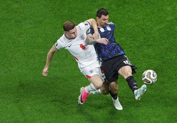 FIFA World Cup, WM, Weltmeisterschaft, Fussball 2026 semifinals - England vs Argentina Elliot Anderson of England (L) and Lionel Messi of Argentina in action during the FIFA World Cup 2026 semifinals match England against Argentina, in Atlanta, USA, 15 July 2026. ATLANTA United States  Copyright: xCRISTOBALxHERRERA-ULASHKEVICHx