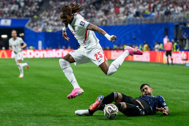 260715 Djed Spence of England and Cristian Romero of Argentina during the FIFA World Cup, WM, Weltmeisterschaft, Fussball 2026 semifinal football match between England and Argentina on July 15, 2026 in Atlanta. Photo: Joel Marklund BILDBYRAN kod JM JM0828 bbeng fotboll football soccer fotball vm fotbolls-vm fotball-vm fotbolls-vm 2026 fifa world cup 2026 semifinal england argentina *** July 15, 2026: Djed Spence of England and Cristian Romero of Argentina during the 2026 FIFA World Cup soccer semifinal match between England and Argentina on July 15, 2026 in Atlanta. Photo by Joel Marklund. BILDBYRAN code JM JM0828 bbeng soccer football soccer World Cup soccer World Cup 2026 FIFA World Cup 2026 semifinal England Argentina  Copyright: JOELxMARKLUND BB260715JM022