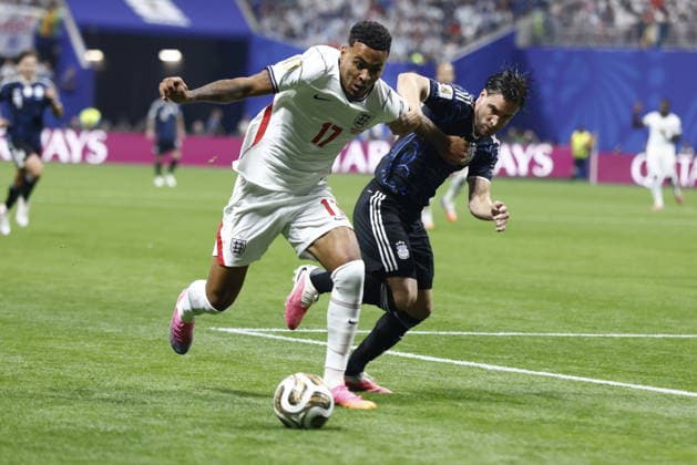 FIFA World Cup, WM, Weltmeisterschaft, Fussball 2026 semifinals - England vs Argentina Morgan Rogers (L) of England and Nicolas Tagliafico of Argentina in action during the FIFA World Cup 2026 semifinals match England against Argentina, in Atlanta, USA, 15 July 2026. ATLANTA United States  Copyright: xWILLxOLIVERx