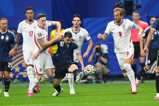 England v Argentina - FIFA World Cup, WM, Weltmeisterschaft, Fussball 2026 - Semi Finals ATLANTA, USA - JULY 15: Lionel Messi (10) of Argentina in action against Elliot Anderson (8) of England during the 2026 FIFA World Cup semi-final match between England and Argentina at Mercedes-Benz Stadium (Atlanta Stadium) in Atlanta, Georgia, United States on July 15, 2026. Evrim Aydin Anadolu Georgia United States. Editorial use only. Please get in touch for any other usage.  Copyright: x2026xAnadoluxEvrimxAydinx