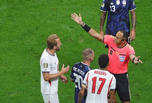 FIFA World Cup, WM, Weltmeisterschaft, Fussball 2026 semifinals - England vs Argentina Referee Ismail Elfath gestures during the FIFA World Cup 2026 semifinals match England against Argentina, in Atlanta, USA, 15 July 2026. ATLANTA United States  Copyright: xCRISTOBALxHERRERA-ULASHKEVICHx