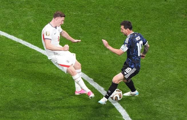 Lionel Messi of Argentina and Elliot Anderson of England. England v Argentina, 2026 FIFA World Cup, WM, Weltmeisterschaft, Fussball Semi Final, Football, Atlanta Stadium, Atlanta, Georgia, USA - 15 Jul 2026Atlanta Atlanta Stadium Georgia (GA) United States of America  Copyright: xIsmaelxAdnan Shutterstockx 16992263ba