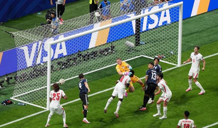 Jordan Pickford of England misses the ball after being fouled by Giuliano Simeone of Argentina. England v Argentina, 2026 FIFA World Cup, WM, Weltmeisterschaft, Fussball Semi Final, Football, Atlanta Stadium, Atlanta, Georgia, USA - 15 Jul 2026Atlanta Atlanta Stadium Georgia (GA) United States of America  Copyright: xIsmaelxAdnan Shutterstockx 16992263bd