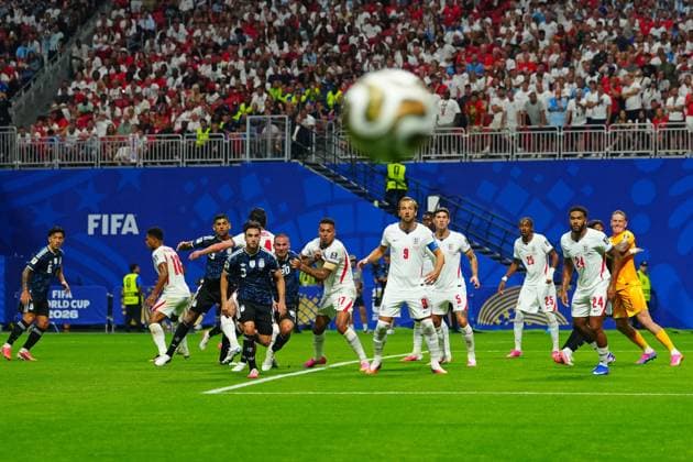 England and Argentina players with their eyes on the ball from a corner England v Argentina, 2026 FIFA World Cup, WM, Weltmeisterschaft, Fussball Semi Final, Football, Atlanta Stadium, Atlanta, Georgia, USA - 15 Jul 2026Atlanta Atlanta Stadium Georgia (GA) United States of America  Copyright: xJavierxGarcia Shutterstockx 16992264bo