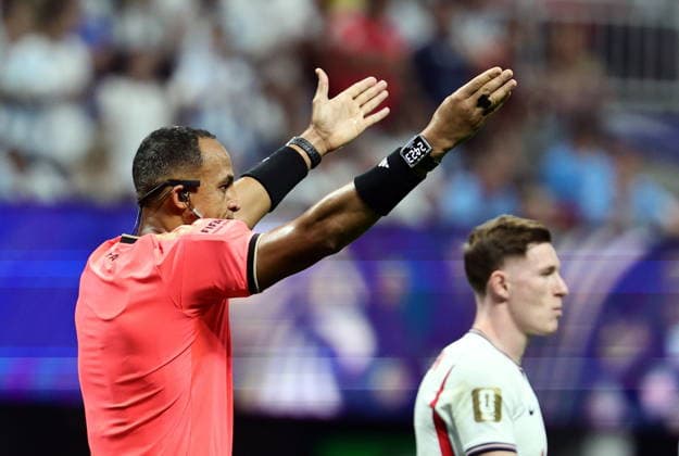 FIFA World Cup, WM, Weltmeisterschaft, Fussball 2026 semifinals - England vs Argentina Referee Ismail Elfath during the FIFA World Cup 2026 semifinals match England against Argentina, in Atlanta, USA, 15 July 2026. ATLANTA United States  Copyright: xRONALDxWITTEKx