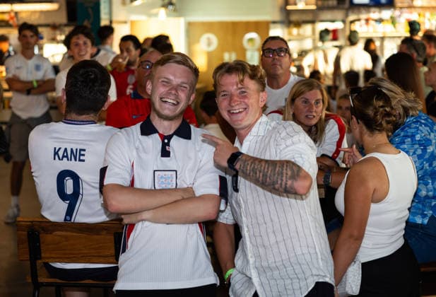 England v Argentina at Broomfields England fans during a screening of the FIFA World Cup, WM, Weltmeisterschaft, Fussball 2026 match between England and Argentina at Broomfields in the CopperJax Community Stadium, London 15 07 2026 UK Newspapers OUT Copyright: xBenxPetersx FIL-23623-0015