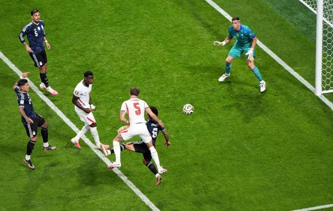 John Stones of England heads towards goal. England v Argentina, 2026 FIFA World Cup, WM, Weltmeisterschaft, Fussball Semi Final, Football, Atlanta Stadium, Atlanta, Georgia, USA - 15 Jul 2026Atlanta Atlanta Stadium Georgia (GA) United States of America  Copyright: xIsmaelxAdnan Shutterstockx 16992263bg