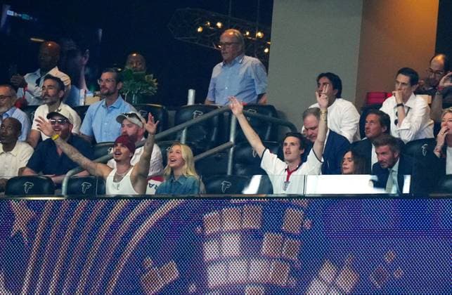 David Beckham, Victoria Beckham, Romeo Beckham, Cruz Beckham and Harper Beckham react England v Argentina, 2026 FIFA World Cup, WM, Weltmeisterschaft, Fussball Semi Final, Football, Atlanta Stadium, Atlanta, Georgia, USA - 15 Jul 2026Atlanta Atlanta Stadium Georgia (GA) United States of America  Copyright: xJavierxGarcia Shutterstockx 16992264bt
