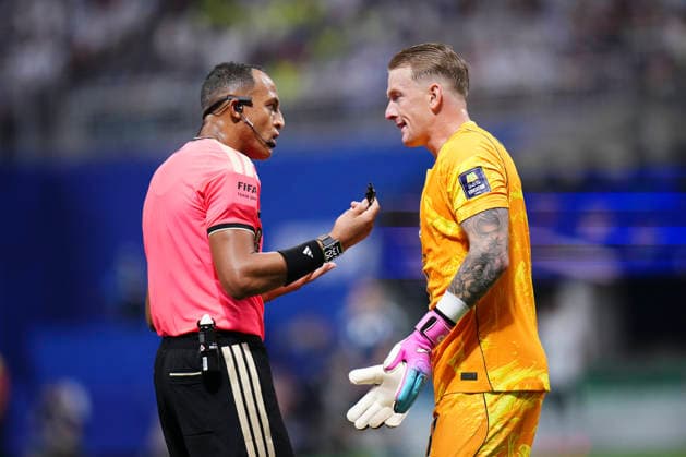 England v Argentina: Semi Final - FIFA World Cup, WM, Weltmeisterschaft, Fussball 2026 Jordan Pickford of England protests during the FIFA World Cup 2026 Semi Final match between England and Argentina at Atlanta Stadium on July 15, 2026 in Atlanta, Georgia. Atlanta GA United States  Copyright: xJosexBretonx originalFilename:bretonhernandez-englandv260715_npILo.jpg