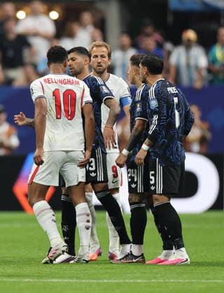 (260716) -- ATLANTA, July 16, 2026 -- Jude Bellingham (1st L) of England clashes against Cristian Romero (2nd L) of Argentina during the semifinal match between Argentina and England at the 2026 FIFA World Cup, WM, Weltmeisterschaft, Fussball at Atlanta Stadium in Atlanta, the United States, July 15, 2026. ) (SP)U.S.-ATLANTA-FOOTBALL-FIFA WORLD CUP-SEMIFINAL-ARG VS ENG CaoxCan 