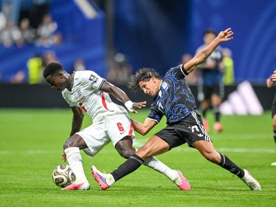Marc Guehi (England) and Giuliano Simeone (Argentina) battle for the ball during the FIFA World Cup, WM, Weltmeisterschaft, Fussball 2026 Semi Final match between England and Argentina at Atlanta Stadium on July 15, 2026 in Atlanta, United States. (Photo by Harry Langer DeFodi Images) - *** Marc Guehi of England and Giuliano Simeone of Argentina battle for the ball during the 2026 FIFA World Cup semifinal match between England and Argentina at Atlanta Stadium on July 15, 2026, in Atlanta, United States. Photo by Harry Langer, DeFodi Images