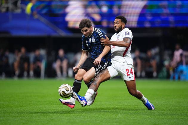 England v Argentina - FIFA World Cup, WM, Weltmeisterschaft, Fussball 2026 - Semi Finals ATLANTA, USA - JULY 15: Reece James of England and Julian Alvarez of Argentina compete for the ball during the 2026 FIFA World Cup semi-final match between England and Argentina at Mercedes-Benz Stadium (Atlanta Stadium) in Atlanta, Georgia, United States on July 15, 2026. Jose Hernandez Anadolu Georgia United States. Editorial use only. Please get in touch for any other usage.  Copyright: x2026xAnadoluxJosexHernandezx