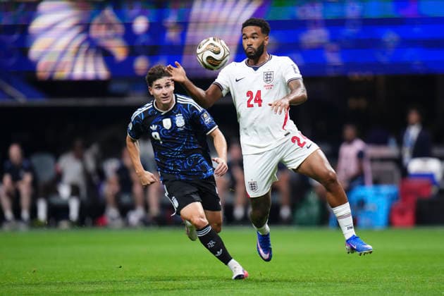 England v Argentina: Semi Final - FIFA World Cup, WM, Weltmeisterschaft, Fussball 2026 Reece James of England controls the ball during the FIFA World Cup 2026 Semi Final match between England and Argentina at Atlanta Stadium on July 15, 2026 in Atlanta, Georgia. Atlanta GA United States  Copyright: xJosexBretonx originalFilename:bretonhernandez-englandv260715_npfDG.jpg