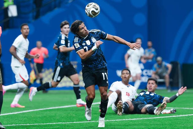 Giuliano Simeone of Argentina controls the ball during a FIFA Men’s World Cup 2026 semi-final football match between England and Argentina at Atlanta Stadium, in Atlanta on July 15th 2026 (Photo by Leo Barrilari SPP)  Copyright: xLeoxBarrilari SPPx Sportspressphoto_SPR191274