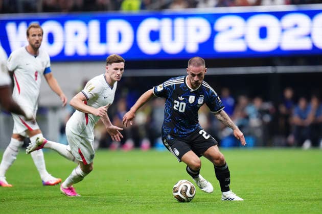 July 15, 2026, Atlanta, Georgia, United States: Alexis Mac Allister of Argentina drives the ball during the FIFA World Cup, WM, Weltmeisterschaft, Fussball 2026 Semi Final match between England and Argentina at Atlanta Stadium on July 15, 2026 in Atlanta, Georgia. Atlanta United States - ZUMAa181 20260715_zaa_a181_055 Copyright: xJosexBretonx