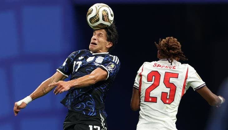 US Soccer World Cup England - Argentina 9206149 15.07.2026 Argentina™s Giuliano Simeone heads the ball against England™s Djed Spence during the FIFA World Cup, WM, Weltmeisterschaft, Fussball 2026 semi-final soccer match between England and Argentina at the Atlanta Stadium in Atlanta, Georgia, the United States. Nafis Sirazetdinov Sputnik Atlanta Georgia USA  Copyright: xNafisxSirazetdinovx