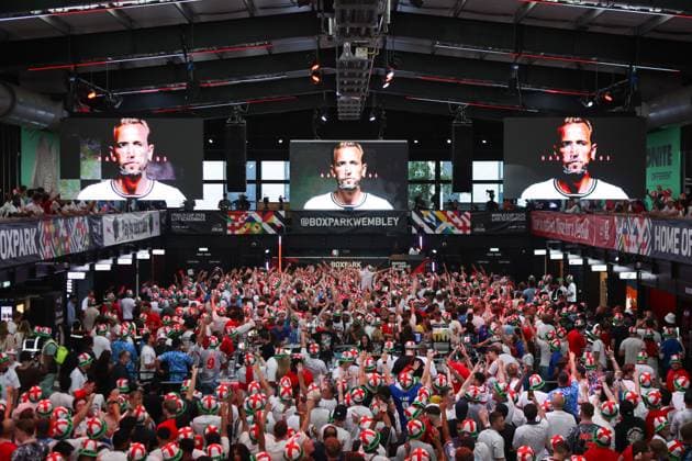A general view inside Box Park Wembley as fans enjoy the pre-match atmosphere prior to the England v Argentina match Fans at Box Park Wembley, Football, World Cup 2026, London, UK - 15 Jul 2026London Wembley United Kingdom  Copyright: xHanc WiredxPhotos Shutterstockx 16992959g