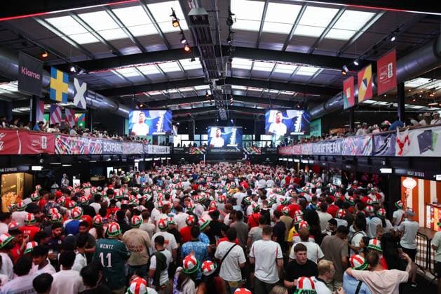 A general view inside Box Park Wembley as fans enjoy the pre-match atmosphere prior to the England v Argentina match Fans at Box Park Wembley, Football, World Cup 2026, London, UK - 15 Jul 2026London Wembley United Kingdom  Copyright: xHanc WiredxPhotos Shutterstockx 16992959h