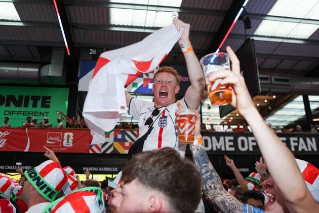 England fan enjoy the pre-match atmosphere prior to the England v Argentina match Fans at Box Park Wembley, Football, World Cup 2026, London, UK - 15 Jul 2026London Wembley United Kingdom  Copyright: xHanc WiredxPhotos Shutterstockx 16992959j