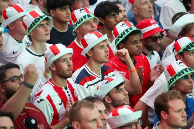England fans watch the England v Argentina match Fans at Box Park Wembley, Football, World Cup 2026, London, UK - 15 Jul 2026London Wembley United Kingdom  Copyright: xHanc WiredxPhotos Shutterstockx 16992959o