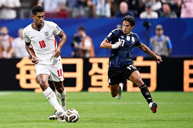 2026-07-15 England v Argentina - Semi Final - FIFA World Cup, WM, Weltmeisterschaft, Fussball 2026 ATLANTA, UNITED STATES - JULY 15: Jude Bellingham of England, Giuliano Simeone of Argentina during the Semi Final - FIFA World Cup 2026 match between England and Argentina at Atlanta Stadium on July 15, 2026 in Atlanta, Georgia. (Photo by Pablo Morano BSR Agency) Atlanta United States Content not available for redistribution in The Netherlands directly or indirectly through any third parties. Copyright: xBSRxAgencyx