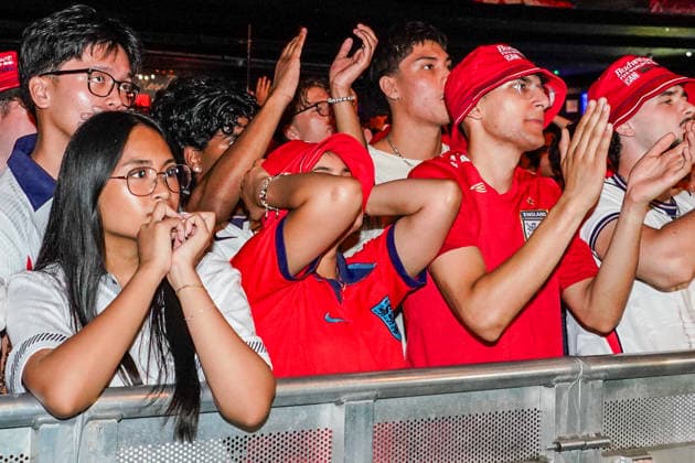 Fans watch England v Argentina at the O2 Forum, Kentish Town, London, 15 July 2026 Emotions are high with the England fans as they react to the highs and lows of the first half as they watch a live broadcast of the FIFA World Cup, WM, Weltmeisterschaft, Fussball Semi-Final between England and Argentina at the O2 Forum in Kentish Town, in London, Britain, 15 July 2026., Credit:JAMES COOK Avalon  Copyright: xJAMESxCOOKx xAvalonx 1116738300