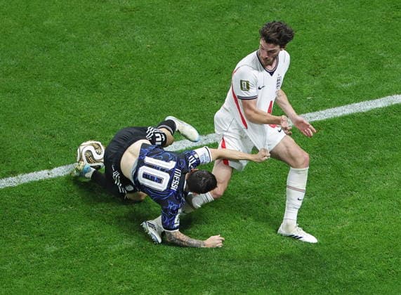 FIFA World Cup, WM, Weltmeisterschaft, Fussball 2026 semifinals - England vs Argentina Lionel Messi of Argentina (L) and Declan Rice of England (R) in action during the FIFA World Cup 2026 semifinals match England against Argentina, in Atlanta, USA, 15 July 2026. ATLANTA United States  Copyright: xCRISTOBALxHERRERA-ULASHKEVICHx