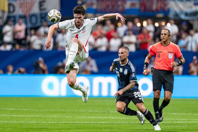 Declan Rice of England controls the ball during the match between England and Argentina in the semi-final of the 2026 FIFA World Cup, WM, Weltmeisterschaft, Fussball held at Mercedes-Benz Stadium in Atlanta, Georgia, United States. Richard Callis Fotoarena (Richard Callis SPP)  Copyright: xRichardxCallisx xSPPx spp-en-RiCa-2985193